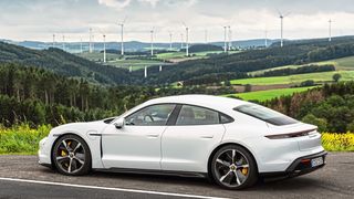 Porsche hat zu ersten Testfahrten mit dem Taycan geladen. Unser Fazit: Auch elektrisch bleibt die Marke ihren Werten treu. (Porsche)
