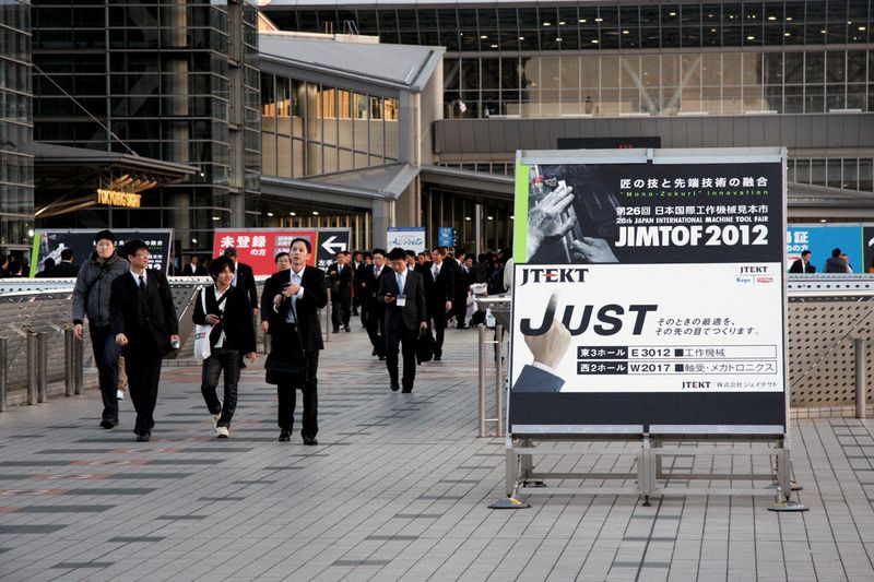 Rund 816 Aussteller zeigten auf der 26. Jimtof in Tokio neben Werkzeugmaschinen und Werkzeugen auch aktuelle Produkte aus der Antriebs- und Steuerungstechnik. (Bild: Matthias Vogel)