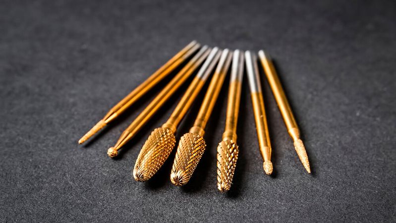 Beschichtete Bohrer zeichnen sich durch eine hohe Lebensdauer und starke Bohrleistung aus.(Bild:  Pfeiffer Vacuum GmbH)