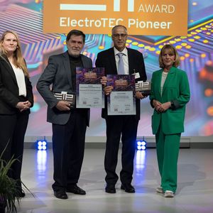 Heipoe und Elesta konnten den Award in den Kategorien Power Electronics & Drives und Sustainability mit nach Hause nehmen.(Bild:  Sebastian Human / VCG)