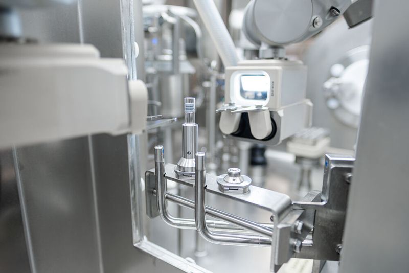 Roboter und Bildverarbeitung ermöglichen eine kontinuierliche Überwachung des Prozesses. (Bild: Steriline)