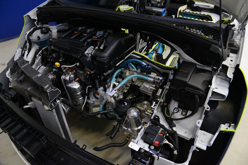L’énergie des freinages est stockée dans le réservoir cylindrique haute pression HP (azote sec sous 250 bars) en acier, placé horizontalement, en partie centrale sous le plancher de la voiture. (Image:  PSA Peugeot Citroën)