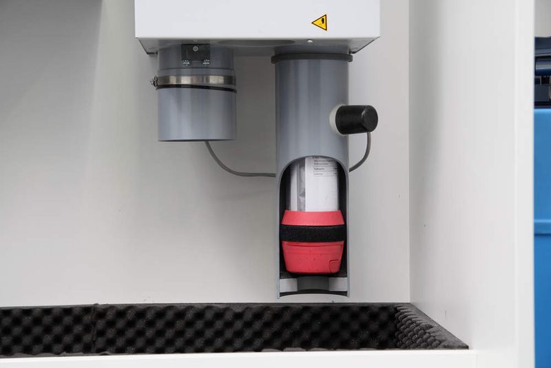 Auf allen Stationen sind Terminals für den Versand der Rohrpostbehälter verfügbar. So versorgt die Rohrpostanlage den gesamten 1,83 ha großen Campus des Landeskrankenhauses und der Unikliniken Innsbruck durch mehr als 30 Kilometer Röhren (Archiv: Vogel Business Media)