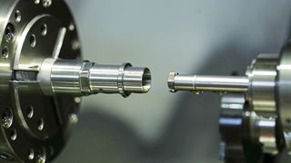 Im Bild sind das ab Stange gefertigte Bauteil und das stehende Reibwerkzeug zu sehen. (Matthias Böhm)