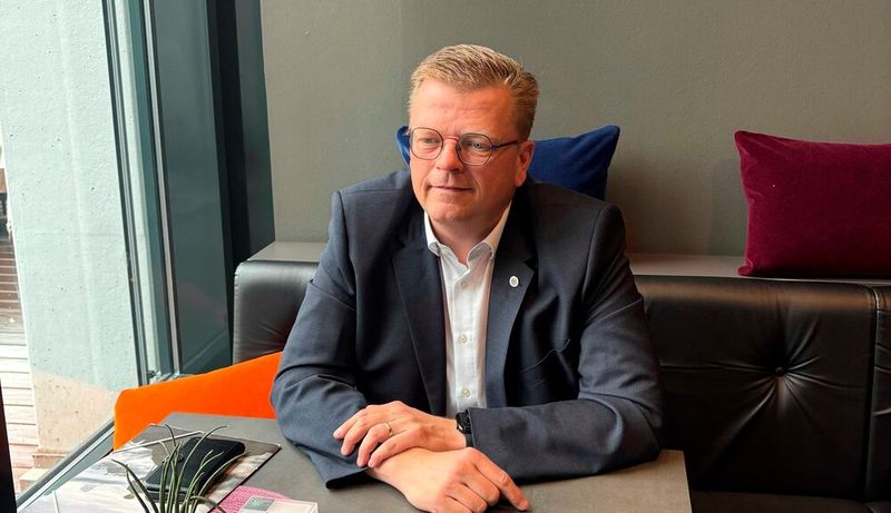 BVSK-Präsident Michael Wessels eröffnet das Kfz-Sachverständigenforum 2026 mit einem Grußwort. (Bild:  VCG - Otto)