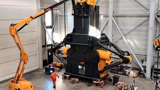 Ausgeschlingert! Das Utrechter Unternehmen Seaqualize entwickelt mit dem Delta600P den Prototypen eines effektiven Seegangkompensators für Schwerlastkräne. Sein Herzstück ist die Hydrospeicheranlage von Roth Hydraulics. (Seaqualize)