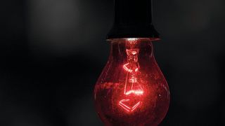 Wenn bei der abschließenden Bewertung einer Maschine Zweifel bestehen, ob alle Sicherheitsfunktionen normkonform sind, kann der Hersteller seinem Produkt kein CE-Kennzeichen ausstellen. (gemeinfrei)