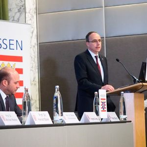 Der Innenminister des Landes Hessen skizzierte Eingangs die Lage im Bereich der IT-Sicherheit und ...