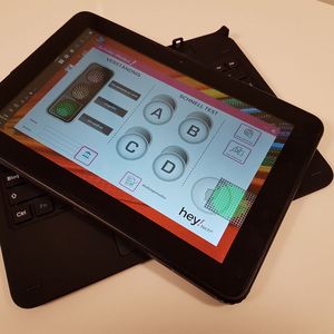 Das Hey!tech-Tablet mit magnetischer Docking-Tastatur verfügt über ein 10,1-Zoll-Display mit HD-Auflösung. Als Prozessor kommt ein Intel Atom x5-Z8300 zum Einsatz.