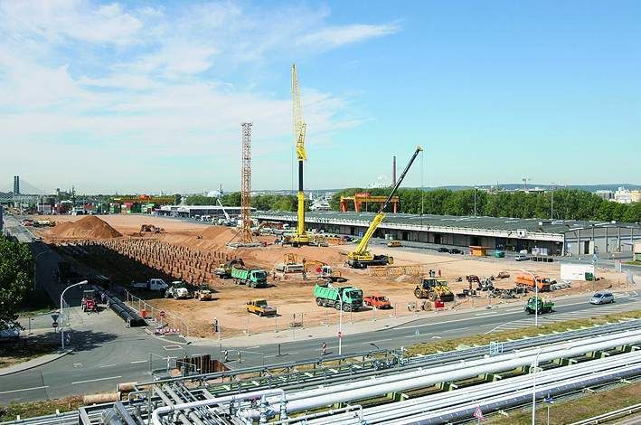 Auf einem zehn Hektar großen Areal im Industriepark Höchst entsteht die neue Ticona-Anlage, die 2011 in Betrieb gehen soll.  Bild: Ticona (Archiv: Vogel Business Media)