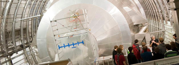 Das KArlsruhe TRItium Neutrino Experiment, kurz KATRIN, am Campus Nord des KIT in Karlsruhe. Die wohl genaueste Waage soll helfen, die Masse von Neutrinos zu bestimmen.