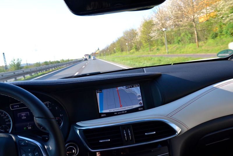 Der 2,2-Liter-Diesel beschleunigt das Auto sehr kultiviert, der Kraftstoffverbrauch beträgt  bei der Allradversion laut Hersteller 4,7 Liter auf 100 Kilometern. Wir haben diesen Wert  nicht hinbekommen, bei uns war der Verbrauch durchschnittlich zwei Liter höher. (Foto: Michel / »kfz-betrieb«)