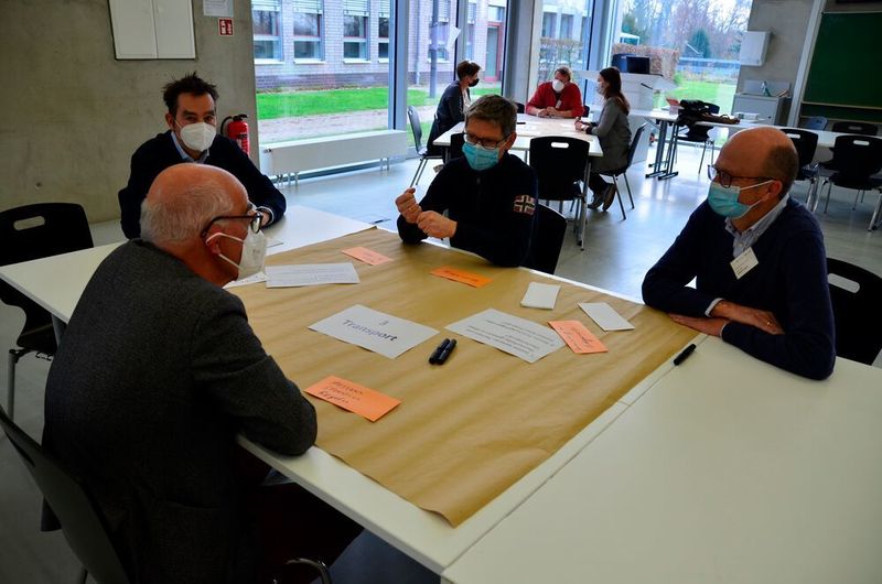 Die teilnehmenden Wissenschaftler tauschten sich in Workshops zu den verschiedenen Forschungsfeldern im Bereich Wasserstoff aus. (FH Münster/Frederik Tebbe)