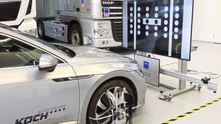 Das Kalibrieren von Fahrerassistenzsystemen ist für zahlreiche freie Werkstätten offenbar kein Thema. (Bild: Dominsky - »kfz-betrieb« )