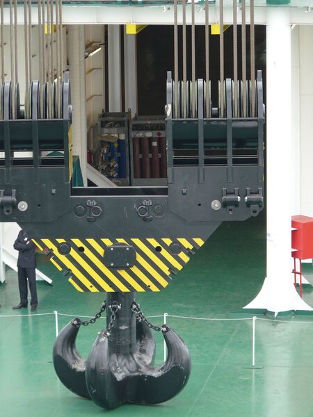 Der Vier-Horn-Haken am Haupthub bringt stattliche 66 Tonnen auf die Waage. (Bild: Dillinger Hütte)