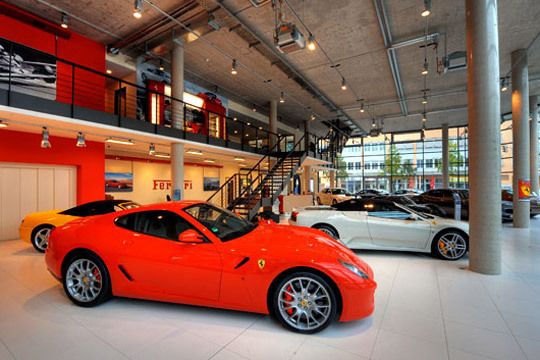 Christian M. Villhauer, der den Münchner Standort der Luxuswagenmarke leiten wird, verkauft derzeit Sportwagen von Ferrari und Maserati. (Archiv: Vogel Business Media)