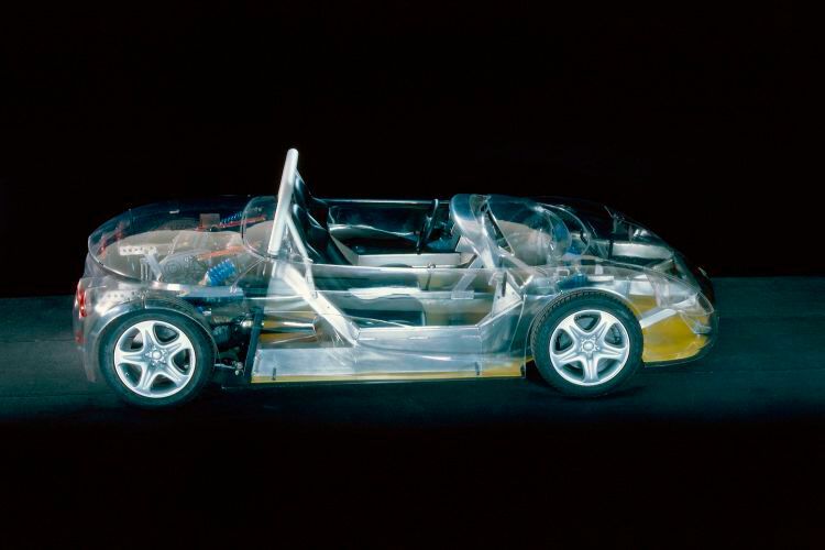 Trotz seines relativ hohen Gewichts bot und bietet ein Sport Spider jede Menge Go-Cart-Feeling und somit Fahrspaß. Seinen ehemaligen Neupreis von rund 56.000 DM hat der Wagen mittlerweile längst eingeholt. Unter 40.000 Euro bekommt man heute kaum ein solches „Spielzeug“. (Bild: Renault)