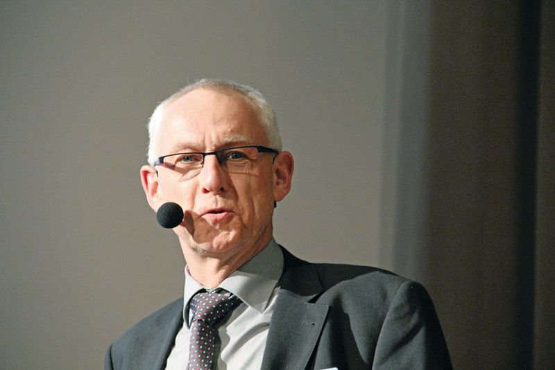 „Eigentlich ist alles kaltwalzplattierbar“, sagt Dr. Lutz Hofmann, Leiter Produktionstechnologie und Entwicklung der Wickeder Group, auch wenn man sich bei einigen Kombinationen die Einschränkungen „genauer ansehen muss“. (Bild: Itasse)