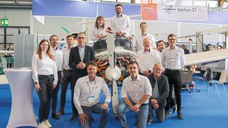 Gruppenfoto des Taifun-Team der THWS um Prof. Dr. Johannes Paulus (4. v. l.). (Bild: THWS/Roland Oppelt)