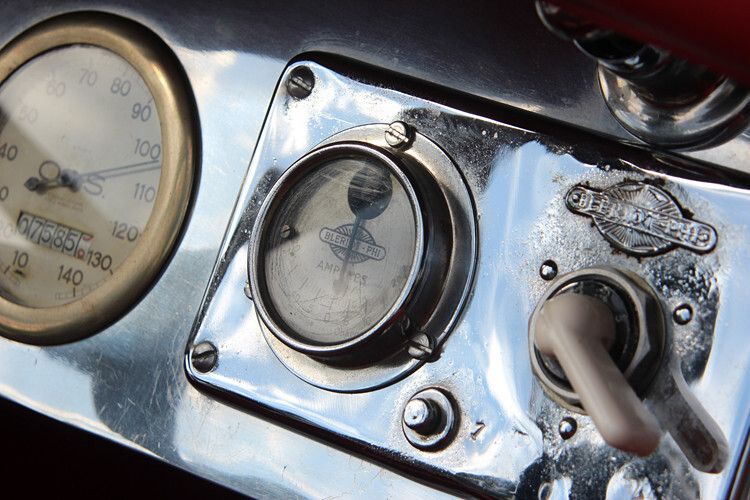 Und allein im vergangenen Jahr hat der Loryc 6.000 Kilometer auf die antike Uhr im polierten Cockpit bekommen. (Foto: Benjamin Bessinger/SP-X)