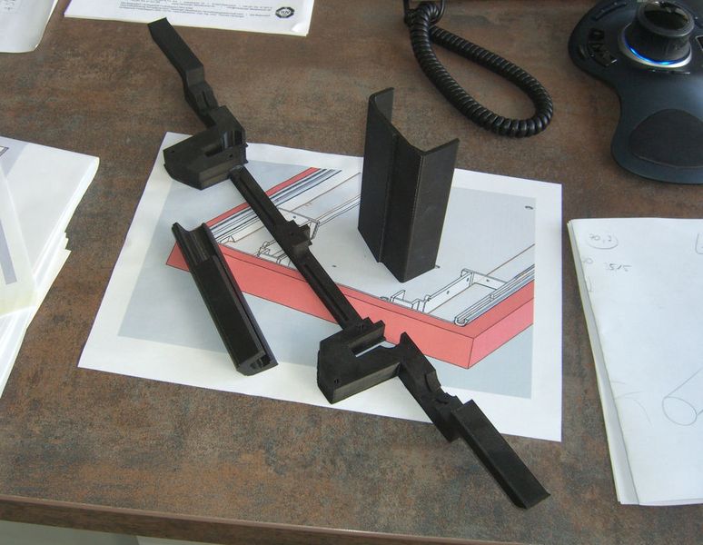 Der 3D Drucker von German Rep-Rap ist bei der Entwicklungsabteilung der Popp Group mittlerweile ein Standard-Werkzeug fürs Prototyping. Hier hat das Unternehmen für einen Kunden aus der Medizintechnik einen Prototypen einer Drehvorrichtung für die Patientenliege eines Kernspintomografen entwickelt und in 3D gedruckt. 
 (Popp)