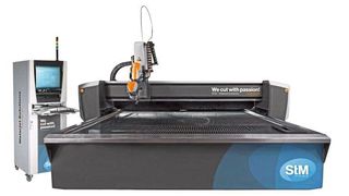 Die „STM Cube“ feiert auf der Blechexpo Premiere. STM Waterjet zeigt sie am Stand 5404 in Halle 5. Sie gilt als erste vollgekapselte, und damit sauber arbeitende, Wasserstrahl-Schneidanlage mit einem Schneidbereich bis 2 m, sagt der Aussteller. (STM Waterjet)