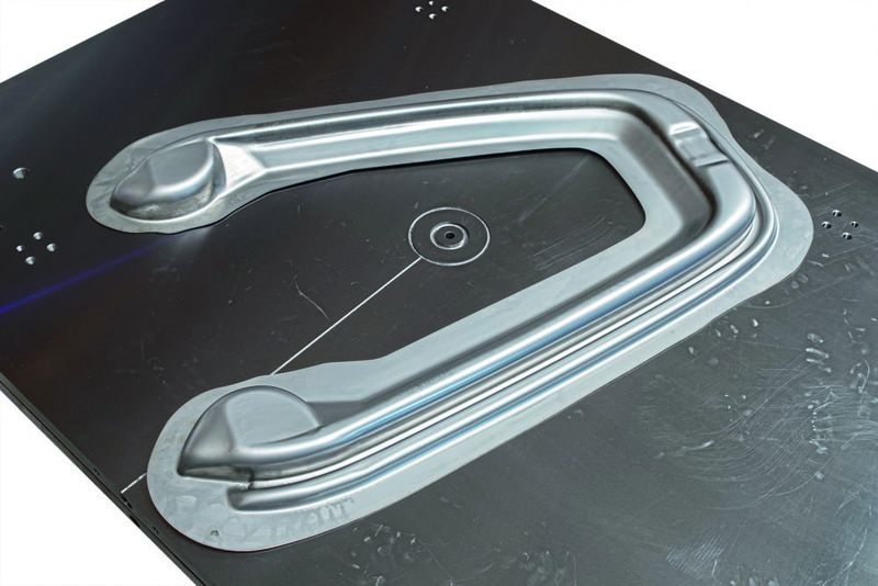 Mit diesem Verfahren können alle kaltumformbaren Materialien verwendet werden, wie z. B. Sonderstähle, Aluminium oder Titan. Die Vorteile der Fluid-Forming-Technologie kommen insbesondere im Dünnblechbereich unter 1 Millimeter zum Tragen, allerdings sind grundsätzlich Materialstärken von 0,05 bis 8 Millimeter anwendbar. (Bild: Fluid Forming)