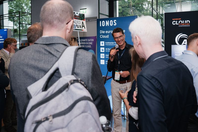 Ein Highlight der Cloud Native Conference: Die Guided Tours, bei denen sich jeder Partner in 60 Sekunden spannend präsentiert. (Bild: Manuel Emme Fotografie / Vogel IT-Akademie)