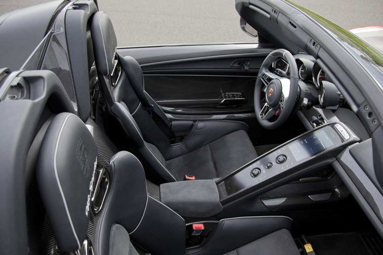 Dieses Cockpit wird exakt 918 Mal (in Handarbeit) gebaut und verkauft werden. (Foto: Hersteller)