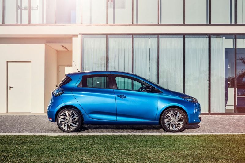 Der Renualt Zoé ist ein cooles Auto, sieht ein bisschen futuristisch aus und lässt im Alltag wenig vermissen. (Renault)