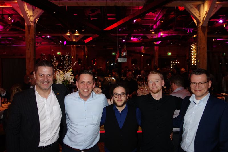 Coole Truppe (v. l.) Henning Wolter, VAS, Christoph Jirikovsky, Alexander Vogl und Christoph Heindl, BV-comOffice, und Matthias Neumann, VAS. (Bild: IT-BUSINESS)