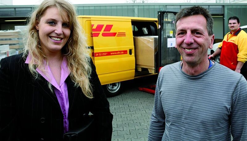 Ein starkes Team: DHL-Projektleiterin Ute Fechter und Heipha-Versandleiter Reinhold Flühr. Bilder: DHL Express (Archiv: Vogel Business Media)