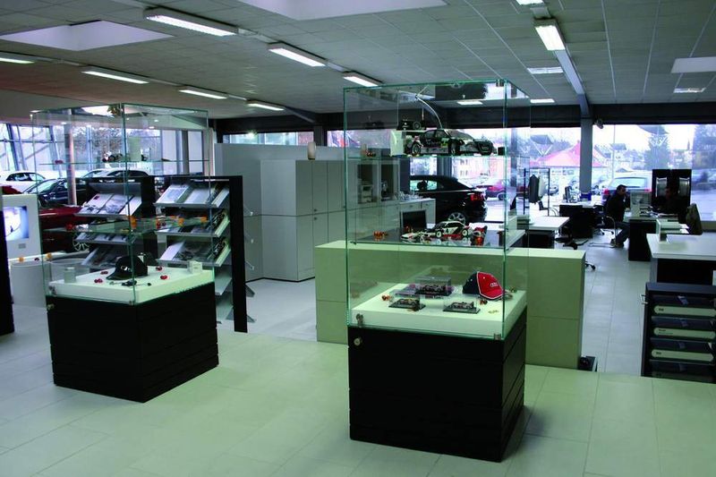 Der Audi-Ausstellungsraum in der Firmenzentrale in Wunsiederl ist nach den neuesten Vorgaben der CI-Richtlinien des Herstellers gestaltet. (Archiv: Vogel Business Media)