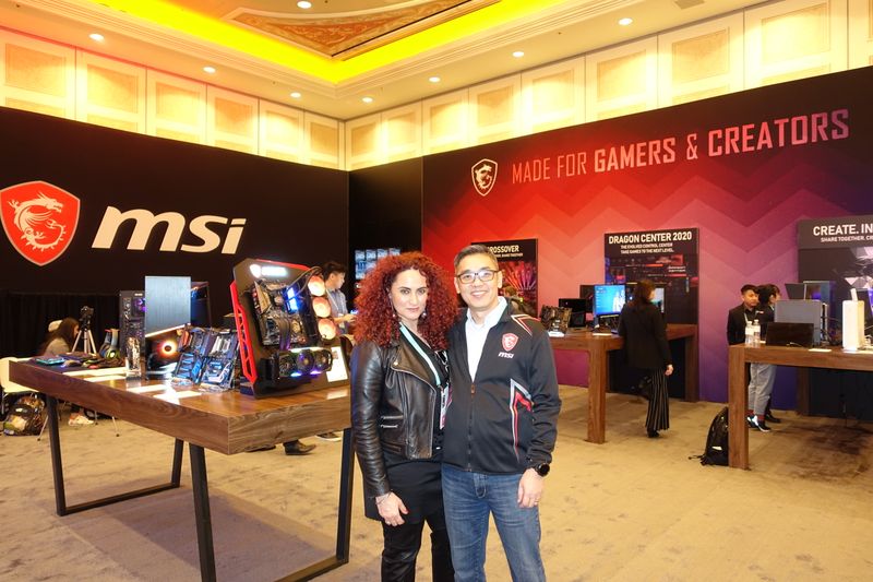 Besa (IT-BUSINESS) mit Akiang Chiu (MSI). (Bild: IT-BUSINESS)