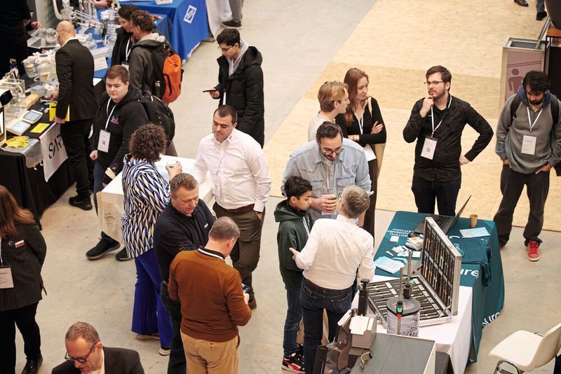 In addition to the product exhibition, there is another important aspect that stands out at LAB-SUPPLY trade shows, namely...   For more information about upcoming LAB-SUPPLY trade fairs, visit www.lab-supply.info (Bild: Eye Am Chris)