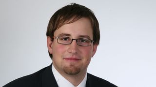 „Der Trend in fast allen mobilen Anwendungen geht in Richtung Lithium-Ionen-Batterien. In stationären Anwendungen dagegen hat aus heutiger Sicht die Bleibatterie einen Kostenvorteil“, sagt Benjamin Schott vom ZSW in Stuttgart.  (Bild: ZSW)