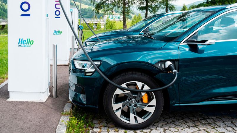 Deloitte erwartet, dass 2030 etwa 6,35 Millionen Elektroautos in Deutschland unterwegs sein werden.(Bild:  Audi)