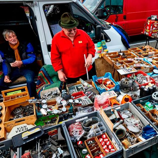 Den Überblick zu behalten bzw. diesen zu finden, ist nicht immer ganz leicht auf Teilemärkten wie der Veterama – aber Spaß macht’s!(Bild:  Veterama)