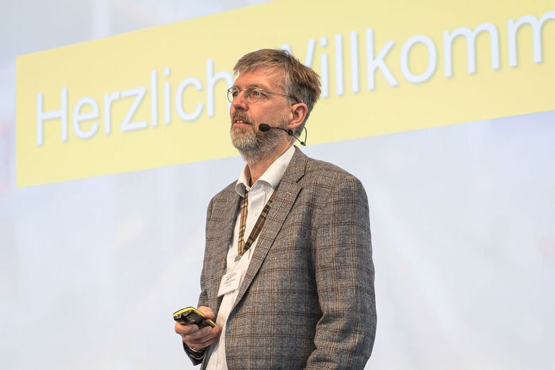 16. Anwenderkongress Steckverbinder: Der erste Steckverbinder-Tag am 5. Juli 2022 fokussierte neue Technologien und Trends wie den intelligenten Steckverbinder und KI in der Qualitätskontrolle, die additive Serienfertigung von Steckverbinder, DC-Verbindungstechnik, modulare Steckverbinder sowie messtechnische Verfahren. (Bild: Elektronikpraxis)