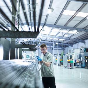 Wollen Unternehmen Big-Data-Techniken in der Fertigung einsetzen, ergeben sich einige Herausforderungen. Diese bekommen sie mit einer guten Unternehmensplattform in den Griff.(Bild:  Cloudera)