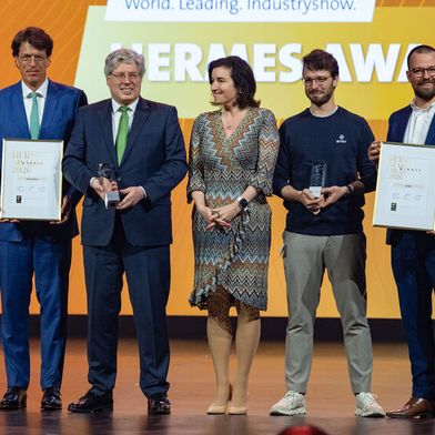 Schweizer Startup BTRY erhält den Hermes Startup Award 2026 für ihre ultradünnen, vollständig flexiblen Feststoffbatterien. Den Hermes Award 2026 gewinnt Schaeffler für eine Plattform für hochintegrierte Aktuatoren, welche speziell für die Anwendung in den Gelenken von humanoiden Robotern konstruiert wurde. (Bild: Deutsche Messe AG)