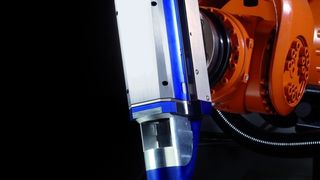 Bild 1: Mit dem Laserfact-Kombikopf werden Industrieroboter zu universellen 3-D-Schneid- und Schweißsystemen. (Archiv: Vogel Business Media)