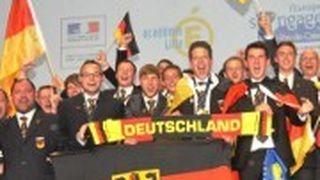 Großer Jubel bei der deutschen Berufe-Nationalmannschaft nach den Euroskills 2014 in Lille. (Foto: Worldskills Germany)