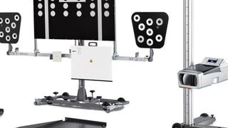 Der Werkstattarbeitsplatz LTB 300 von Beissbarth eignet sich für unterschiedliche Prüfaufgaben – z. B. für die Scheinwerferkontrolle/-einstellung. (Alexander Goettert)