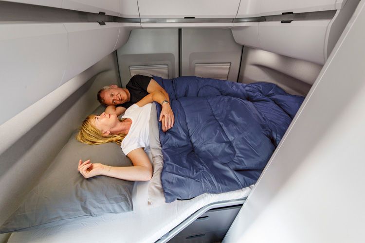 Das Doppelbett ist im Heck quer eingebaut. (Bild: Volkswagen)