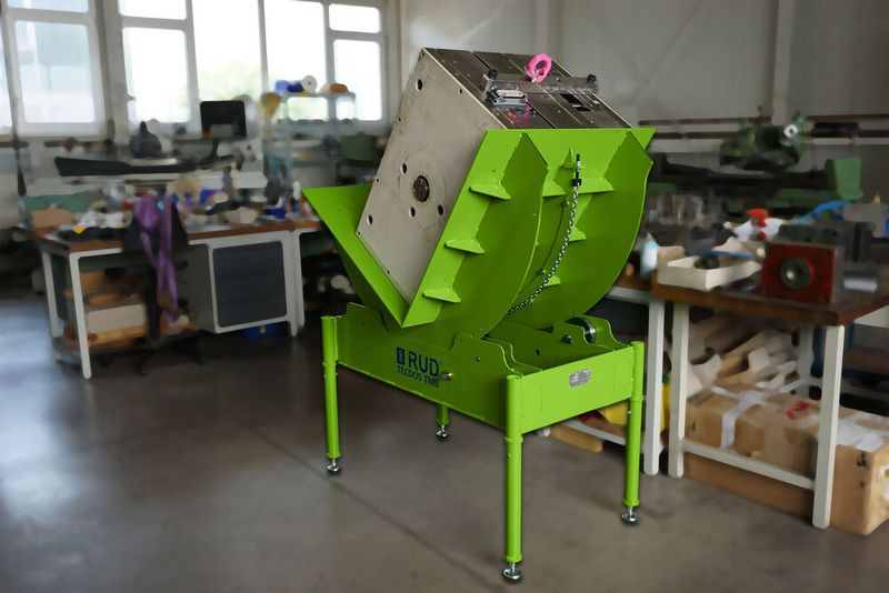 Wo ein Kran noch zu viel des Guten wäre, kann der RUD Tecdos TMB einen zeitsparenden Beitrag zum Handling von Werkzeugen und Formen für viele verschiedene Branchen leisten, sagt der Hersteller (RUD)