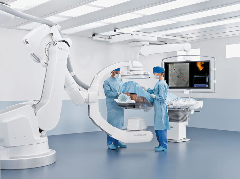Roboterbasierte Röntgenbildgebung und Patientenpositionierung. (Bild: Siemens Healthcare)