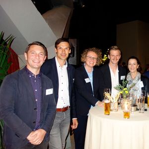 Andreas Ruhland (2. v. l.) und Simone Blome-Schwitzki (beide ALSO Geschäftsführung) haben zum traditionellen Channel VIP Dinner nach Barcelona eingeladen.