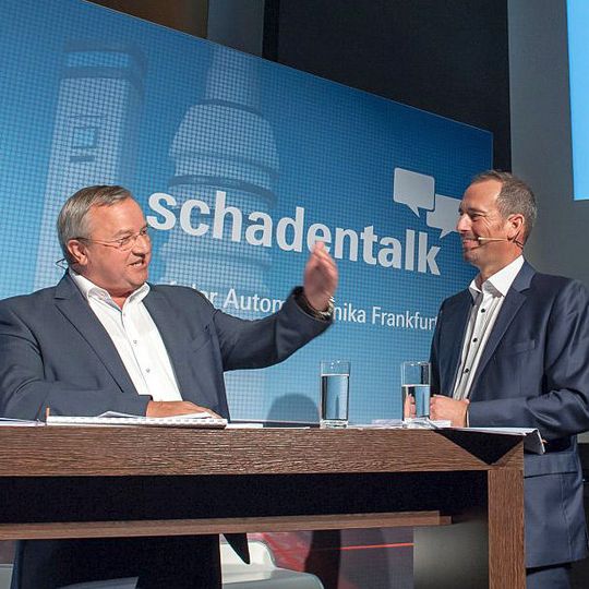 Lizenz zum Streitgespräch: Auf dem Automechanika-Schadentalk diskutieren Fachleute die Entwicklungen in der Schadenbranche.(Bild:  Messe Frankfurt)