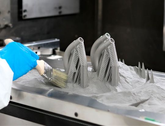Der Verbindungstechnikspezialist Arnold Umformtechnik bietet jetzt auch an, Verbindungssysteme mit sehr hoher Designfreiheit additiv zu fertigen. Das spare Zeit und Geld. Arnold setzt dabei auf das Selective Laser Melting (SLM) von allen gängigen Werkstoffen dafür. Der Verbindungstechnikspezialist Arnold Umformtechnik bietet jetzt auch an, Verbindungssysteme mit sehr hoher Designfreiheit additiv zu fertigen. Das spare Zeit und Geld. Arnold setzt dabei auf das Selective Laser Melting (SLM) von allen gängigen Werkstoffen dafür.